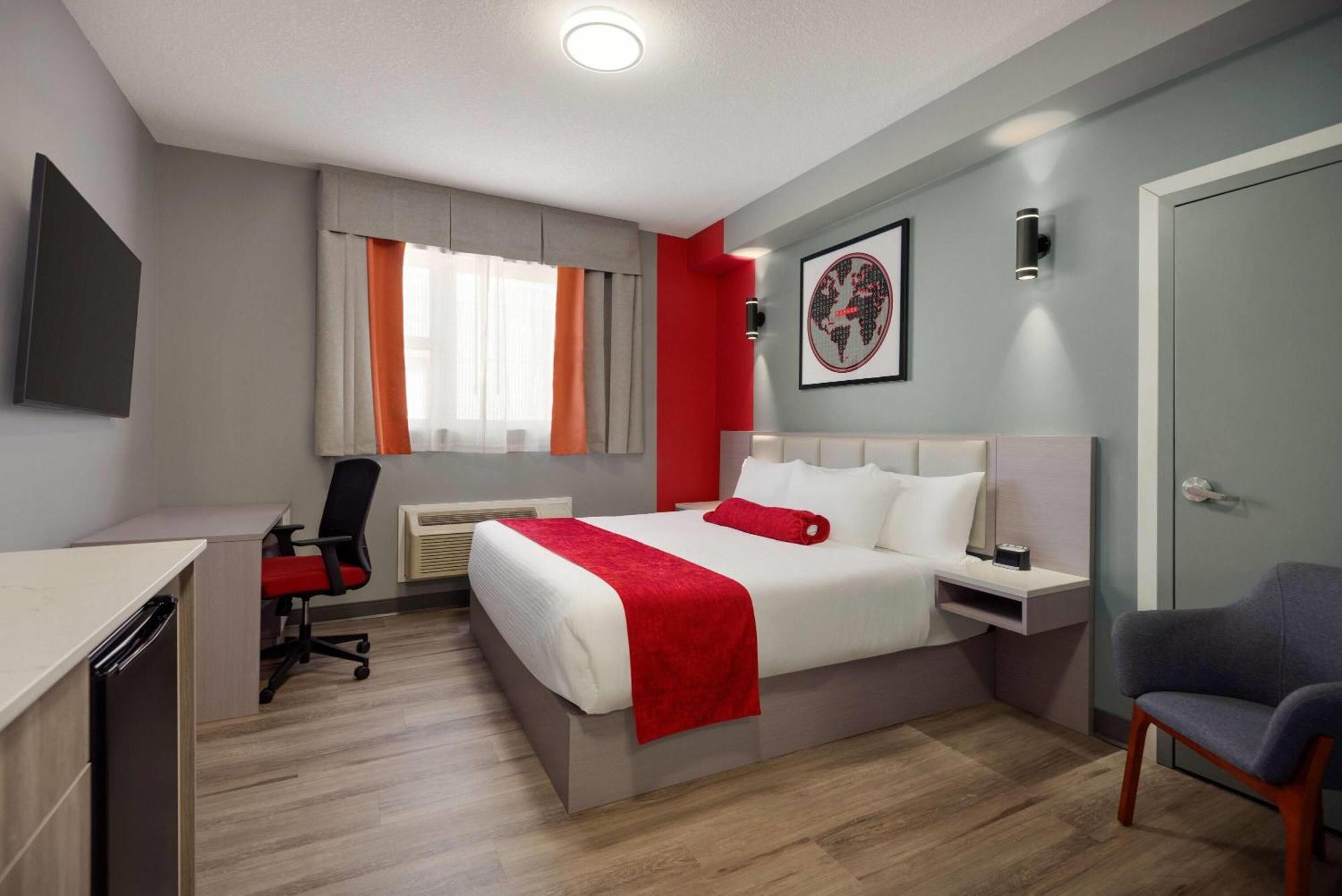 Ramada By Wyndham West Edmonton Hotel & Suites Exterior photo